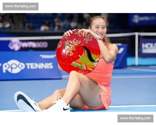 郑钦文发球破局！中国金花草地突围，袁悦张帅虽败犹荣